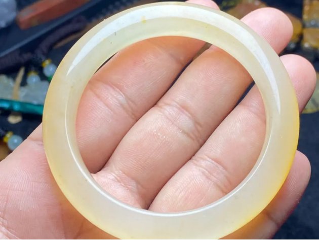 玉镯买哪种玉比较好