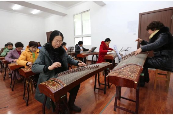 八十岁老人能不能上学