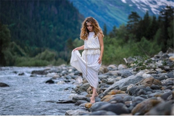 天地间共有六界，玉帝是三界之主，另外三界谁掌管？