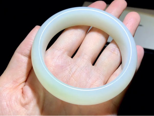 玉镯买哪种玉比较好