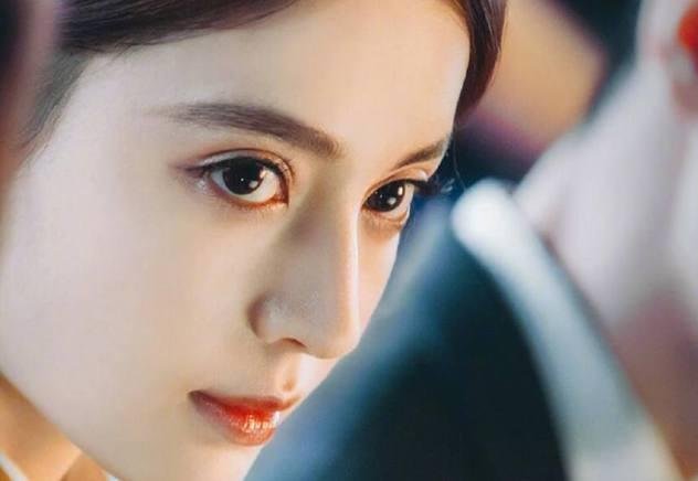 目光灼灼什么意思