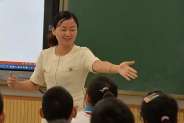 3位数除以1位数竖式怎么列？