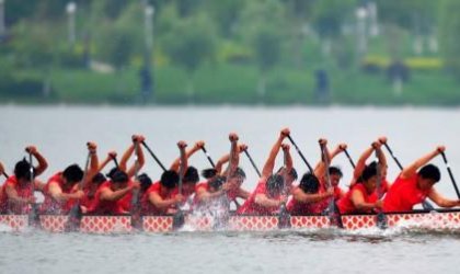 奋楫扬帆的意思是什么？