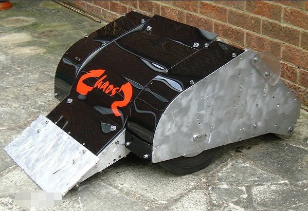 小时候看过一个那种机器人大战的节目，美国的，那些美国人造出机器人然后去那个节目跟人家的机器人比赛，