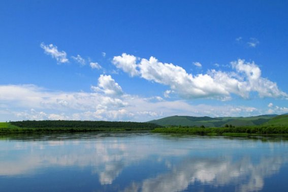 水天一色形容的是什么