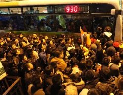 挨挨挤挤怎么写