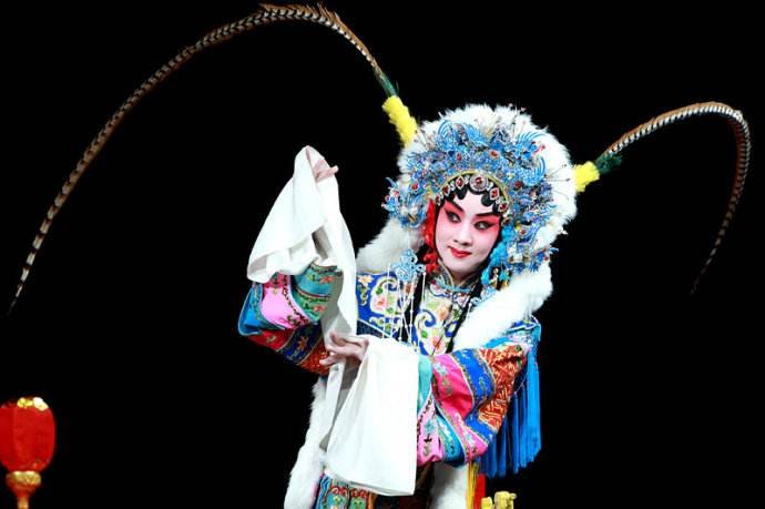 俗语“一个唱红脸，一个唱白脸”究竟是什么意思？