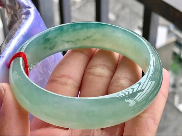 玉镯买哪种玉比较好