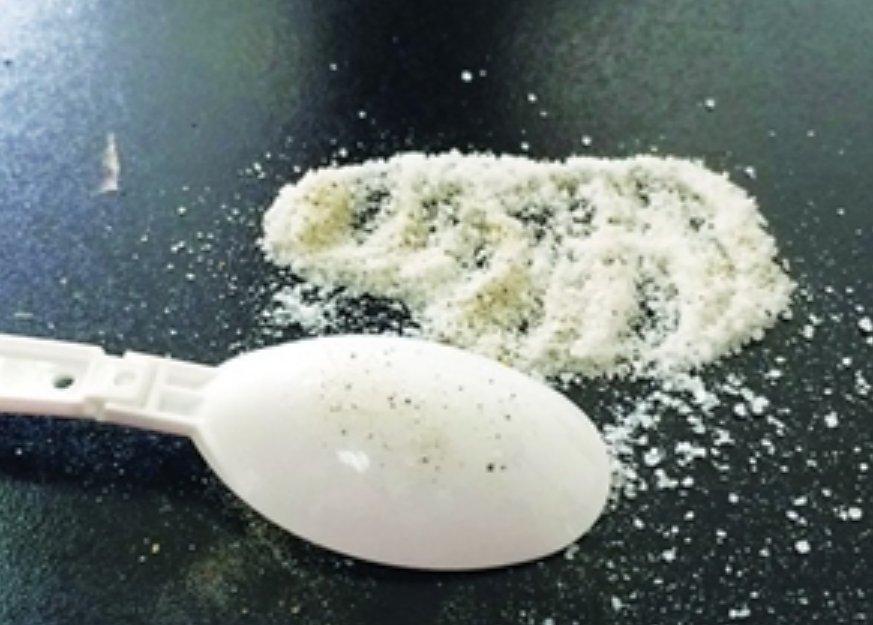 刘谦那个把盐和胡椒粉分开的魔术是怎么变的啊?