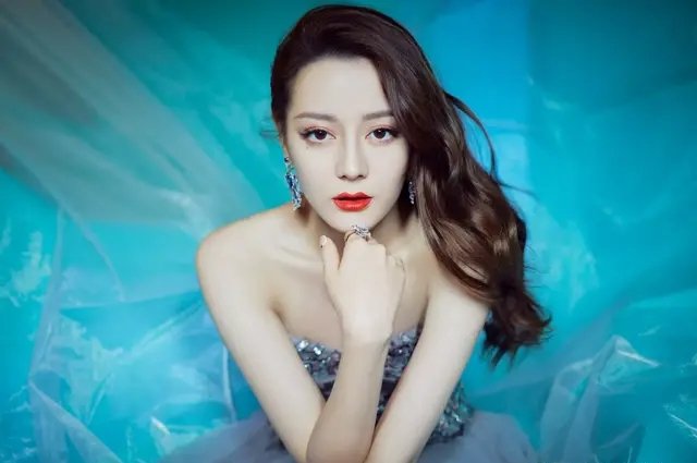 有圈内人知道迪丽热巴的背景吗？