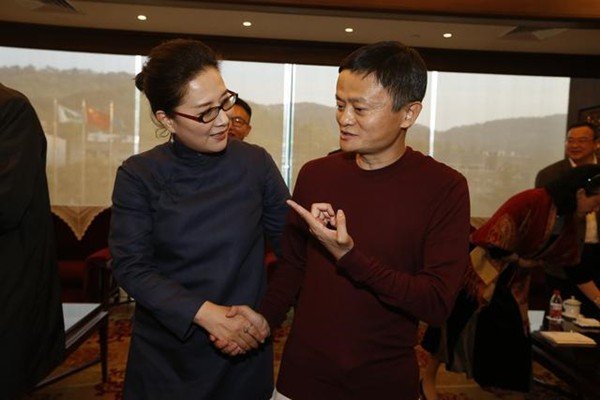 赵薇和马云是什么关系，为何马云会独宠她女儿？