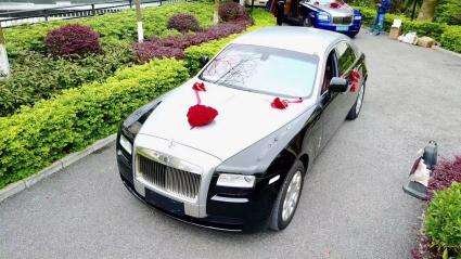 劳斯莱斯婚车与三轮车相撞，事故的经过是怎样的？