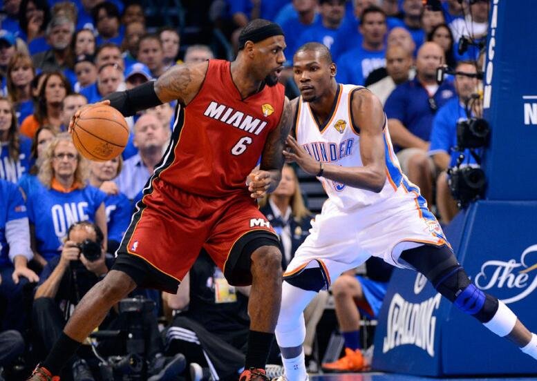 12年总决赛威少场均27分6板6助，队友杜兰特和哈登什么数据？