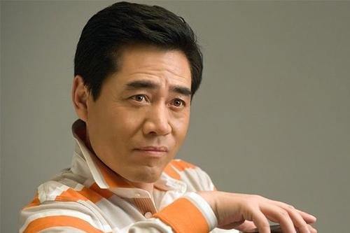 赵本山带陈宝国看房，两人之间是什么关系？