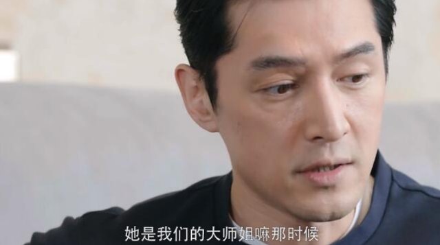 胡歌自曝同班仨男生都被孙莉夺走初吻，究竟是哪三位呢？