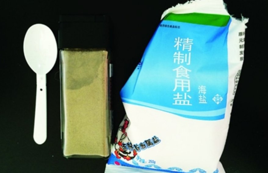 刘谦那个把盐和胡椒粉分开的魔术是怎么变的啊?