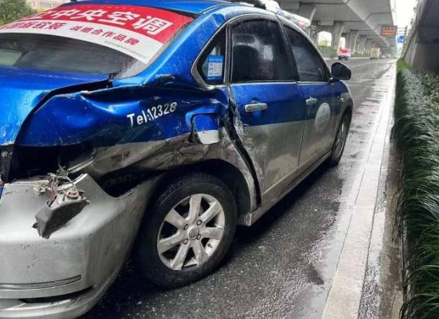 杭州一网约车飞速行驶撞多辆车，造成事故的原因是什么？