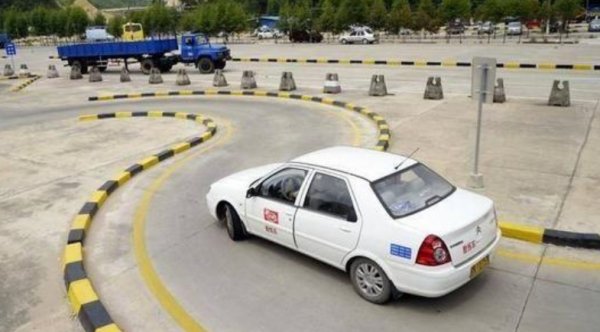 波兰男子驾考192次未通过，你觉得是哪个环节出现了问题？