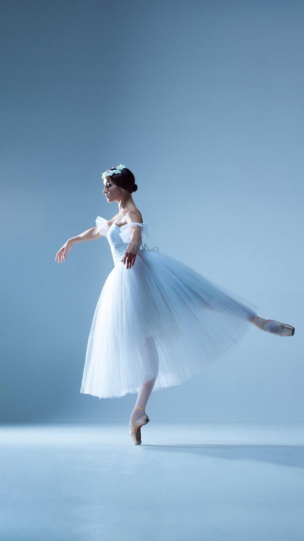 我的偶像恋爱了，我是否应该公开恋情？