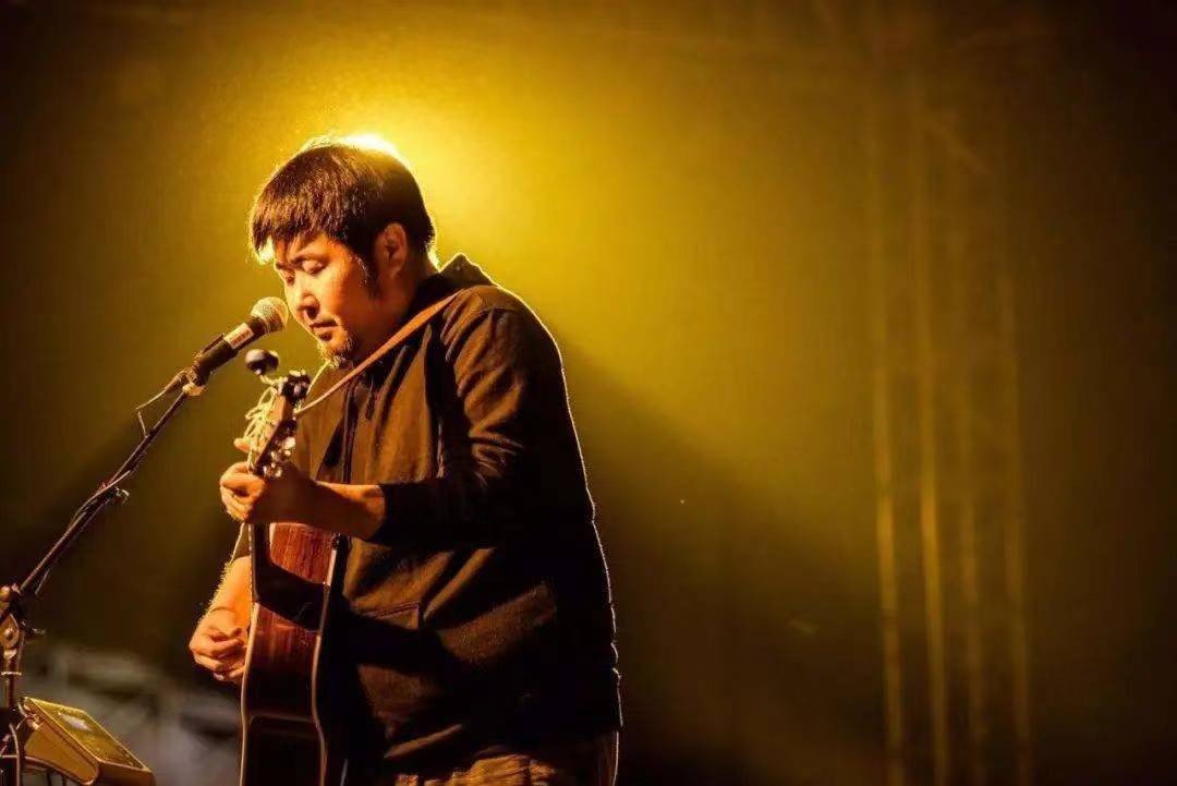 抒情长诗( )和叙事长诗( )分别代表着南北朝民歌的最高成就。