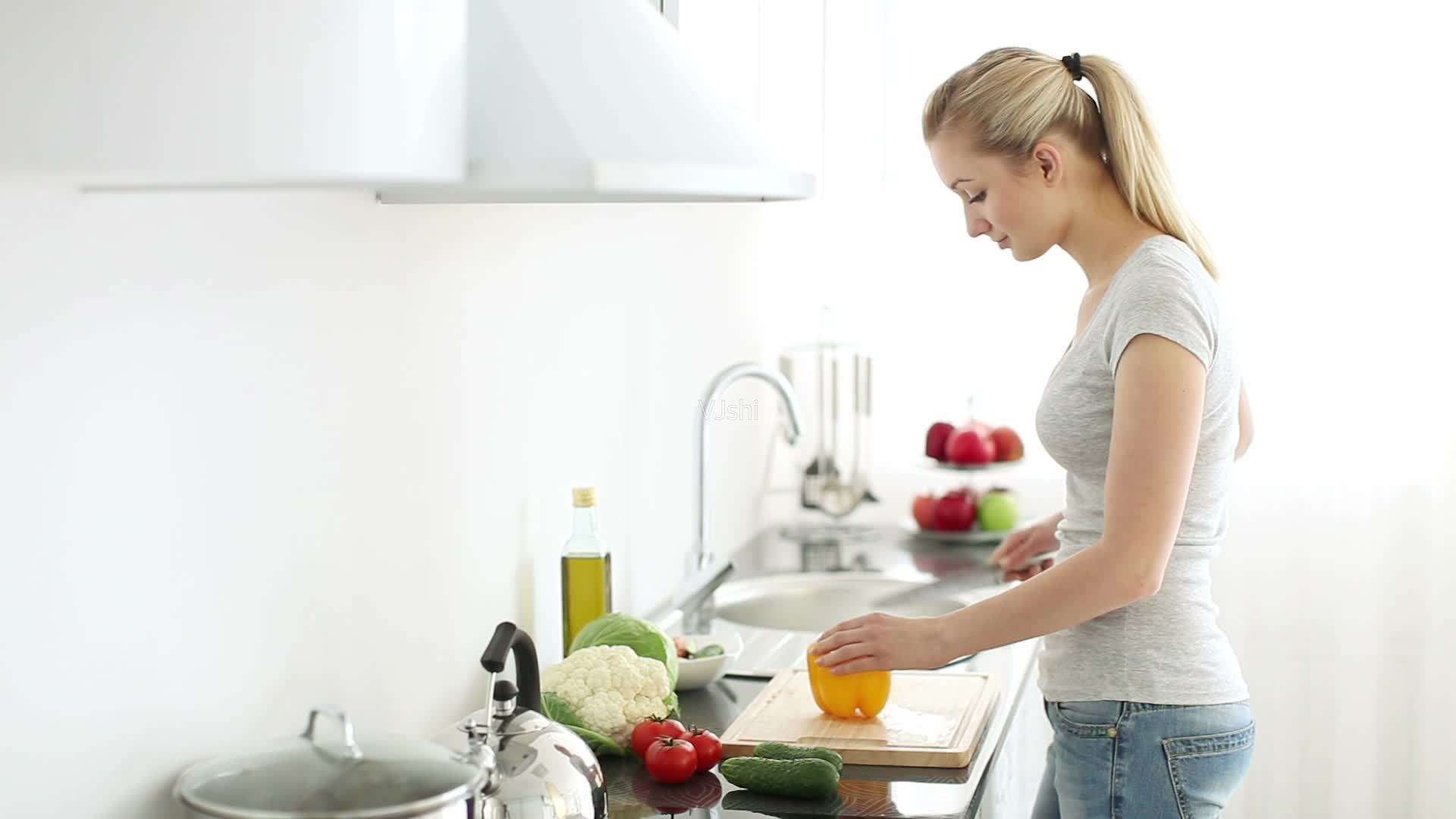 政协委员建议让家庭主妇成合法职业，让家庭主妇成为合法职业需要付工资吗？