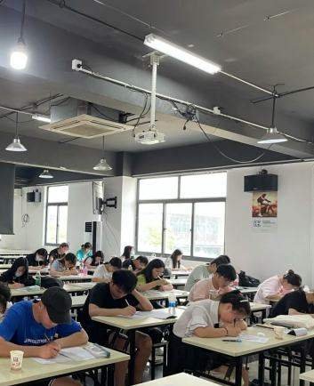 英语四级听力频道是多少？