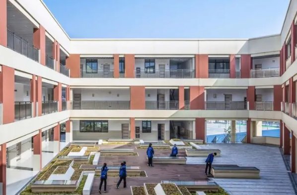 扬中市外国语中学老师名单