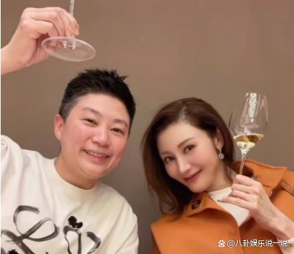 李嘉欣晒与好友合影，出院后喝酒聚会不断，对此你怎么看？