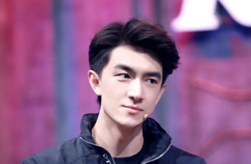 林更新最初也是唐人的艺人，他当初离开唐人的理由是什么？