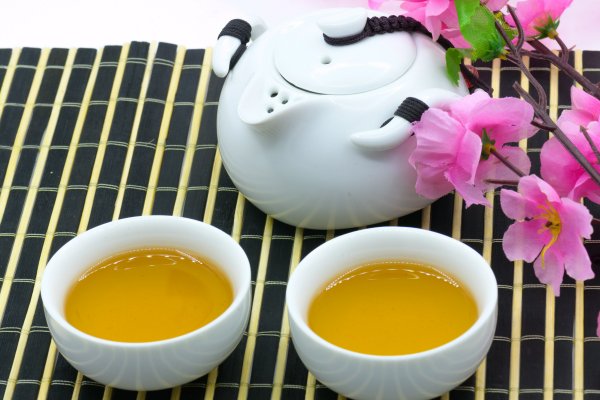 赶茶场是以什么为中心?