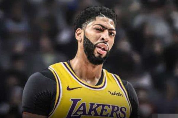 浓眉想和库兹马击掌惨遭无视，对此你怎么看？