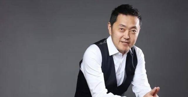 左晖去世后留下一妻子两个孩子，其千亿财产该如何继承？