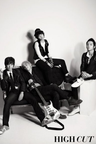 谁能告诉我《原来是美男啊》韩版中的主要内容是什么?