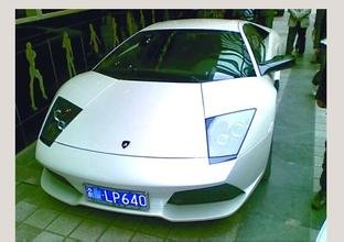 保时捷的车牌是什么样子?