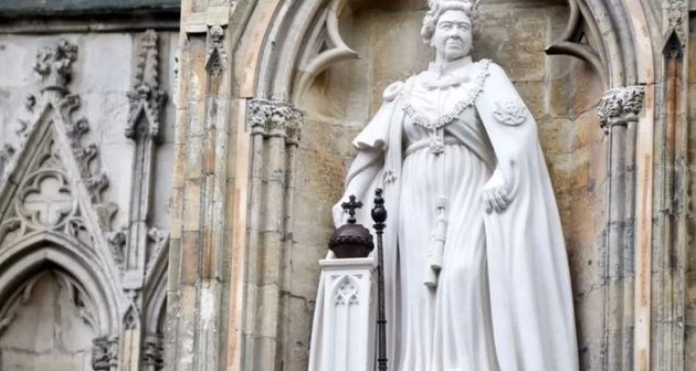 英国的国王查尔斯三世再遭鸡蛋袭击！上任几个月他经历了什么？