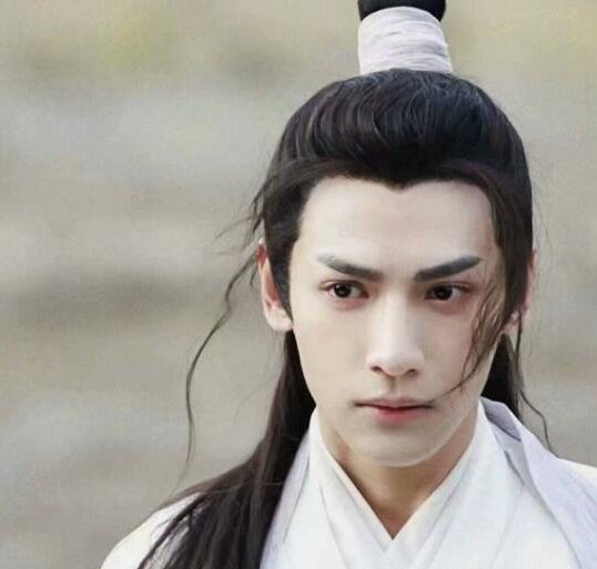 近日娱乐圈绯闻集中？白鹿罗云熙被传领证结婚？