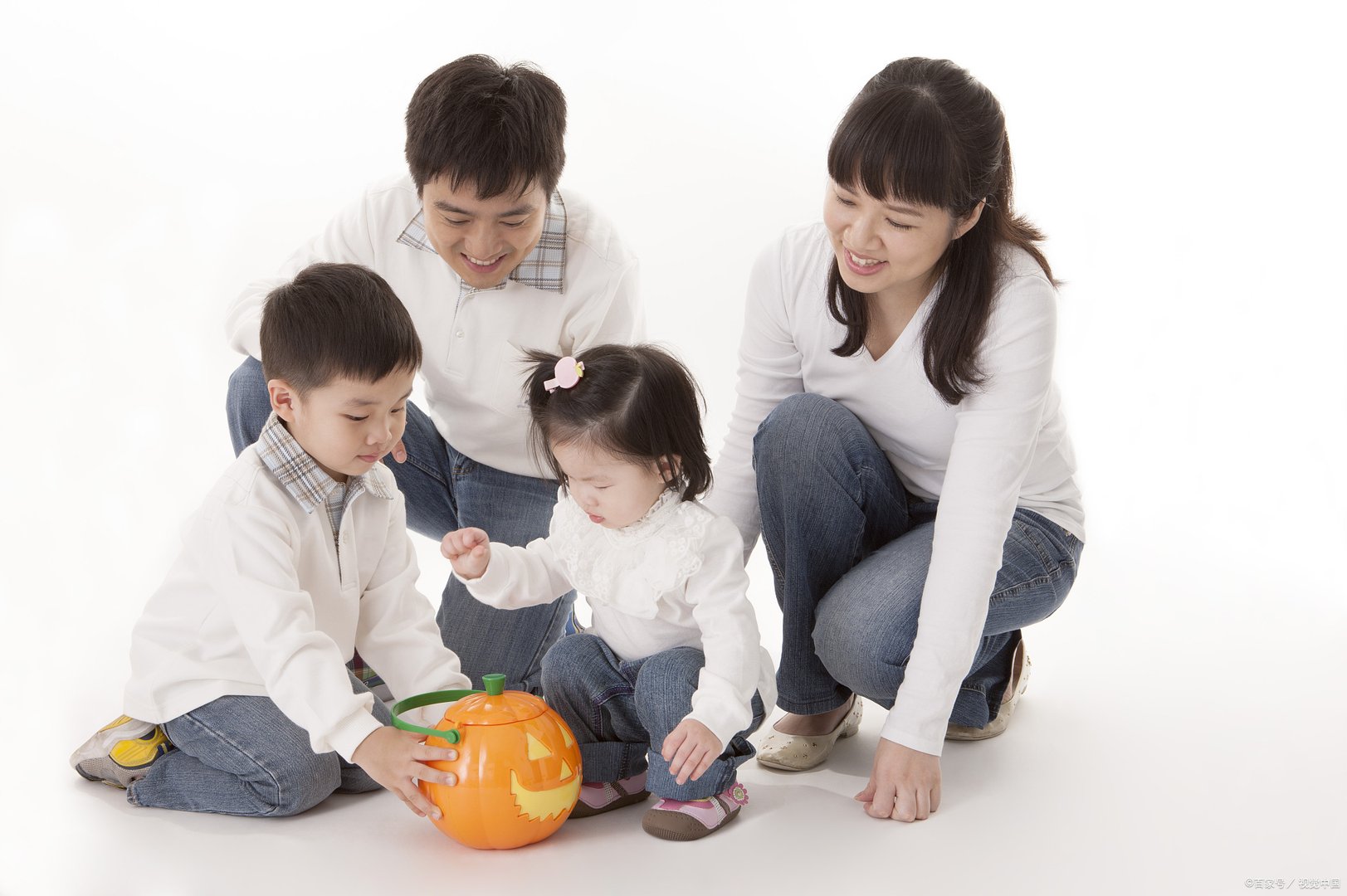 生育假成本全由企业买单不现实，究竟该由谁买单？