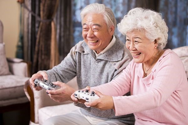 80岁的奶奶最近沉迷游戏，会不会对身体造成危害？