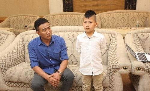 爸爸喝醉后，女儿即兴改歌吐槽，当你父亲喝醉你是如何处理的？