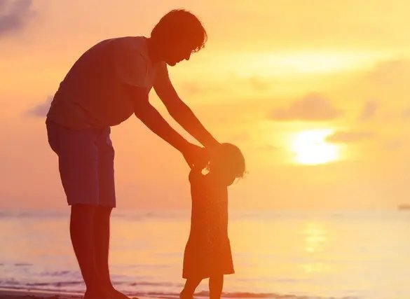 爸爸为帮女儿吹发型，专门去理发店学习，有一个这样的爸爸是什么感受呢？