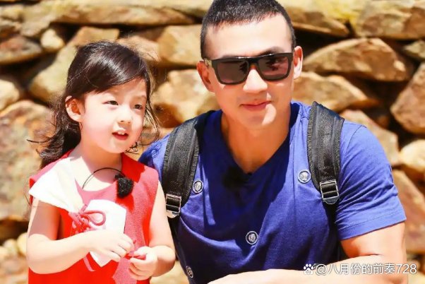 觉得楼上邻居太吵，女子向物业反映情况，保安一句他是刘畊宏解决，咋回事？