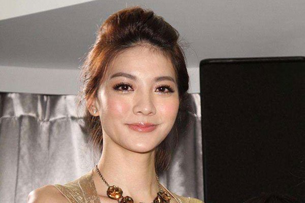 明星春光乍泄忘穿 女艺人们的不雅走光合集