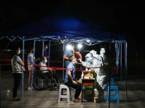 贵阳凌晨四点做核酸，为打病毒一个措手不及？有必要吗？