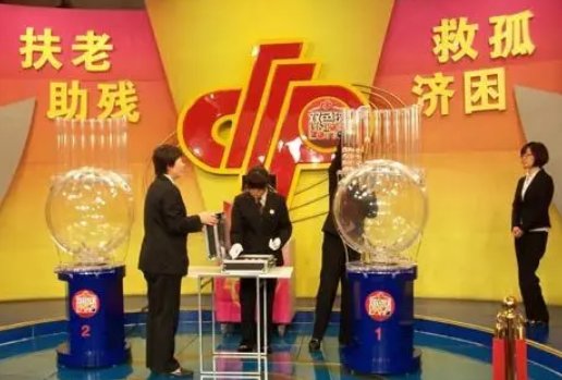 双色球的红色区中了3个号算中奖吗