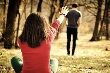 郑州一女生怀孕被男友母亲灵魂三问气哭，这位母亲究竟说了什么？