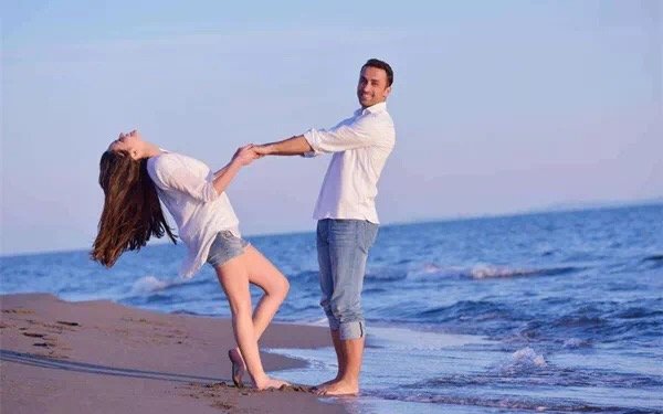 男人最经不住哪种女人的撩拨？