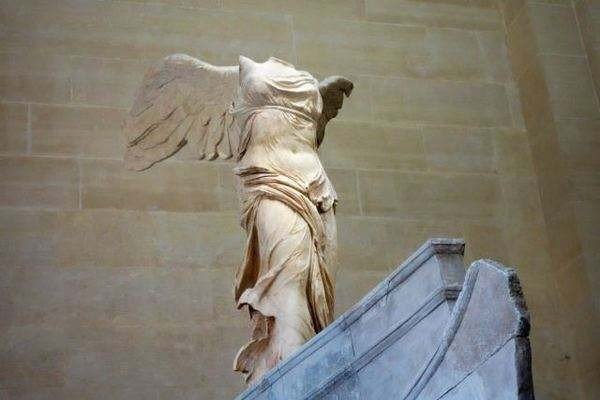 希腊神话中的赫斯提亚，因何能成为奥林匹斯所有女神的首席？