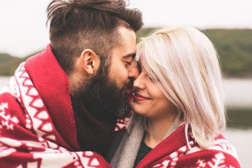 万事沧桑唯有爱是永远的神话什么意思？