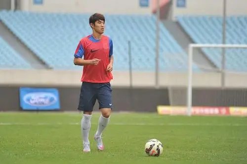 前国脚辱骂裁判被禁赛10场罚10万，他为什么这么做？