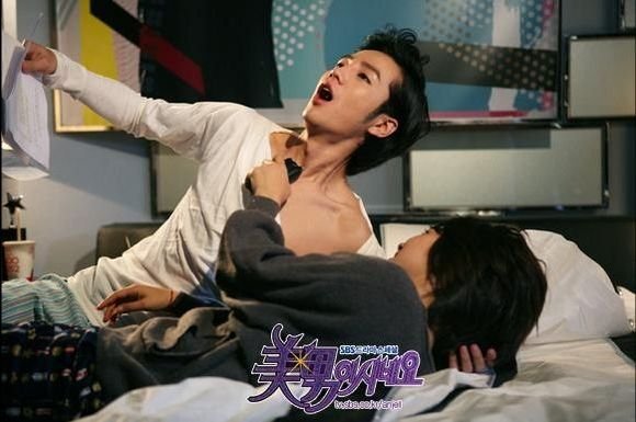 谁能告诉我《原来是美男啊》韩版中的主要内容是什么?